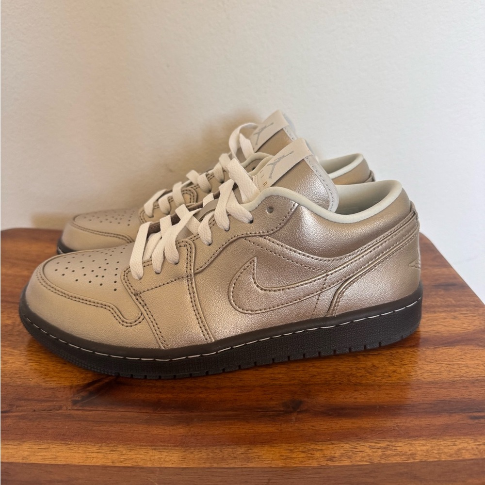 Nike Women's Metallic Beige and Black Sneakers
